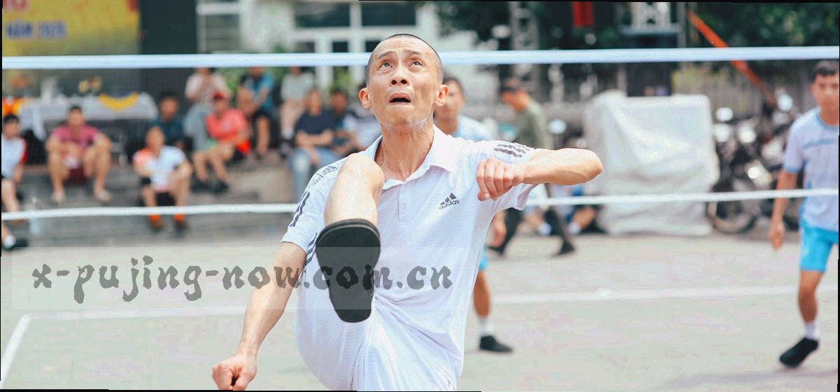 青蓝色发光时间刻度横贯画面，六个节点依次点亮